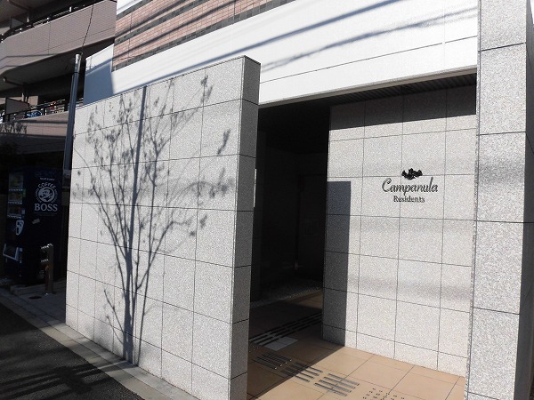 23/30 エントランス