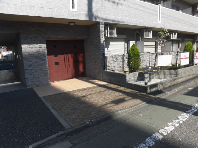 22/30 エントランス