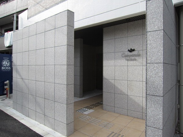 22/30 エントランス