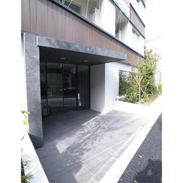 23/30 エントランス