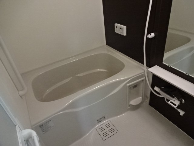 13/23 浴室