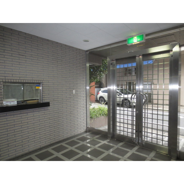 8/10 エントランス