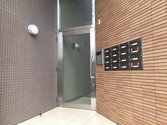 18/25 エントランス