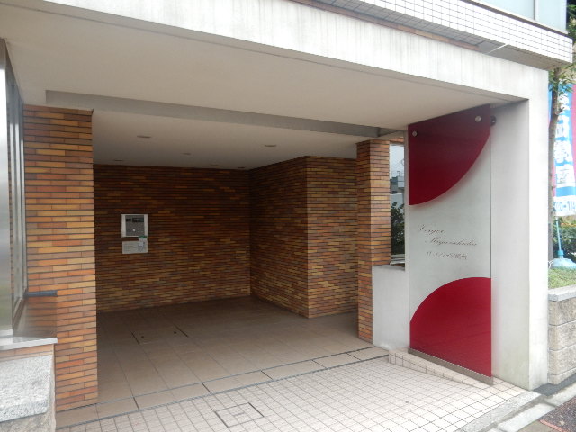 22/27 エントランス