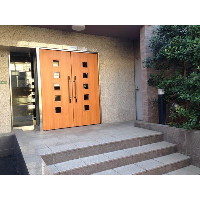 23/30 エントランス