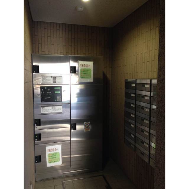 24/30 エントランス