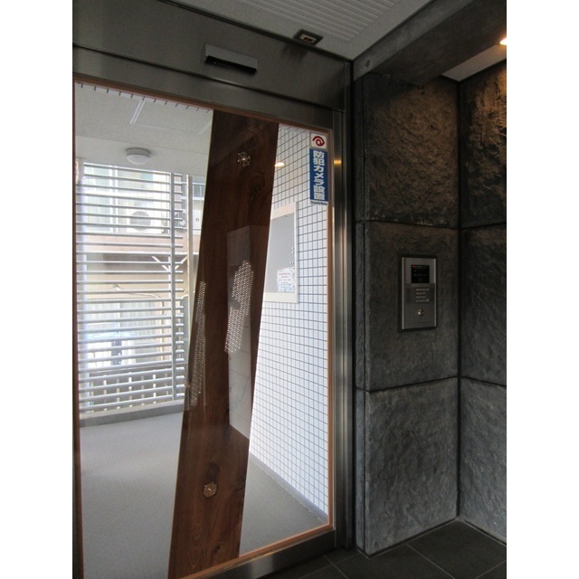 16/17 エントランス