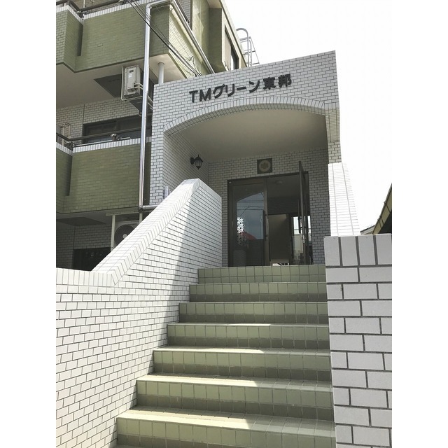 21/30 エントランス