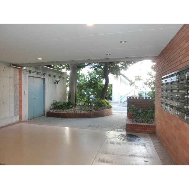 16/27 エントランス