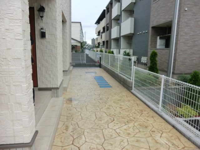 22/28 エントランス