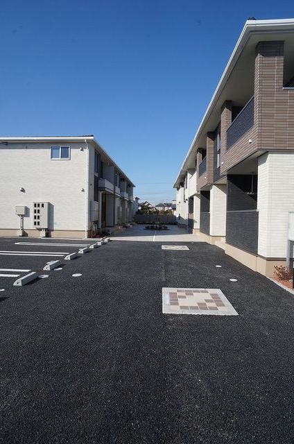 13/18 エントランス