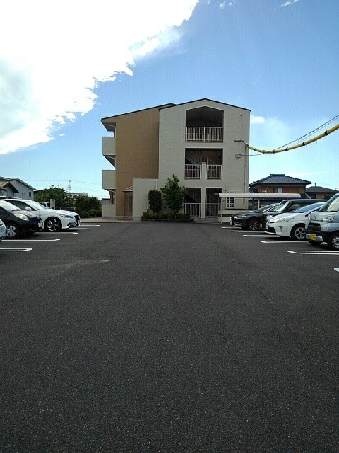 15/17 駐車場