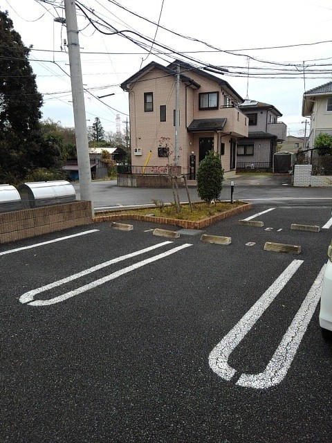 21/28 駐車場