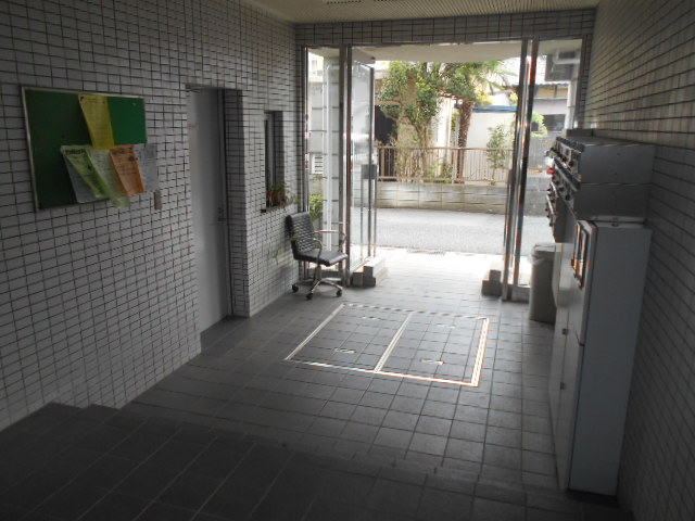 21/30 エントランス