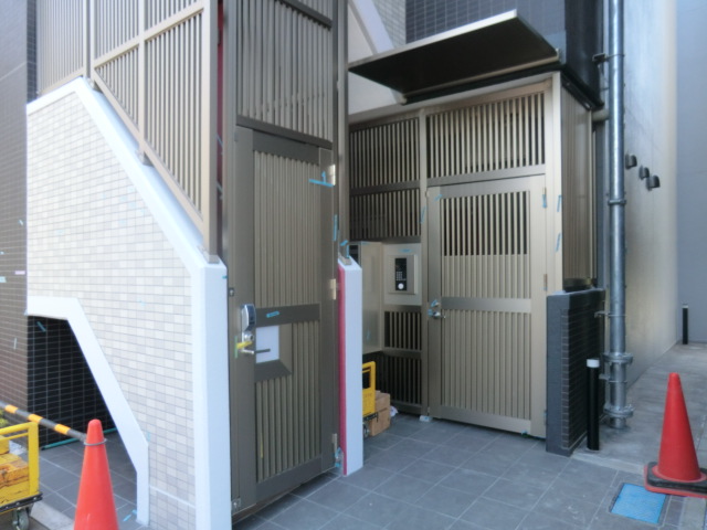 22/30 エントランス