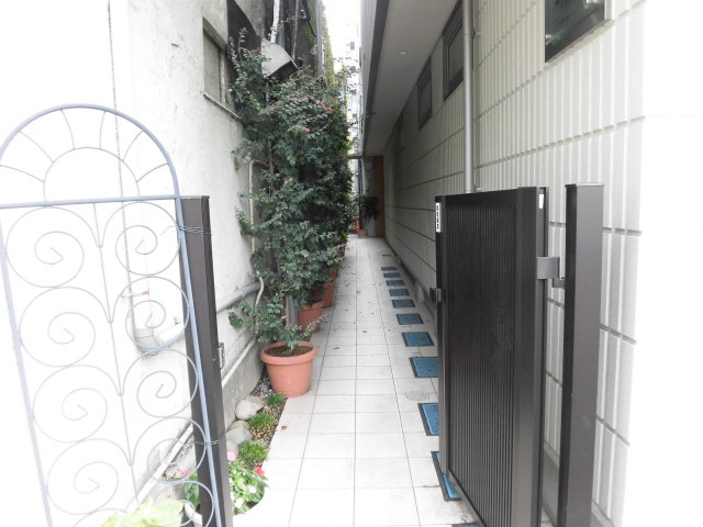 22/30 エントランス
