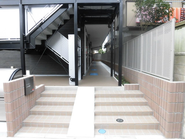 22/30 エントランス