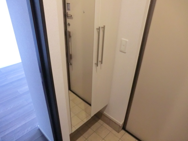 22/28 エントランス