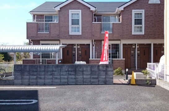 16/23 エントランス