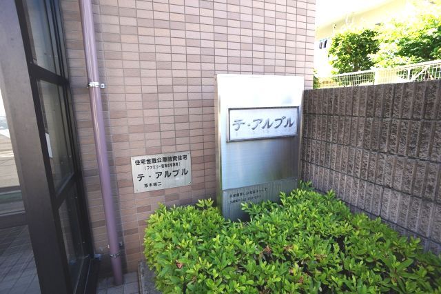 17/23 エントランス