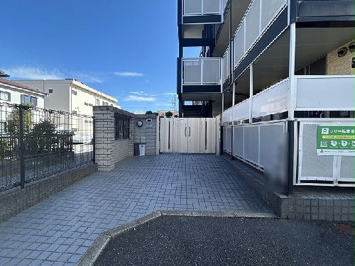 13/14 エントランス