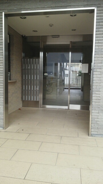 22/28 エントランス