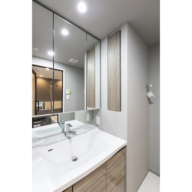 19/30 エントランス