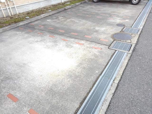 22/28 駐車場