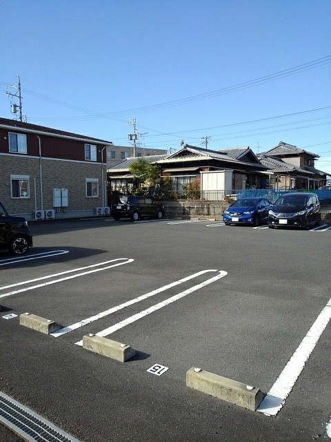 22/28 駐車場