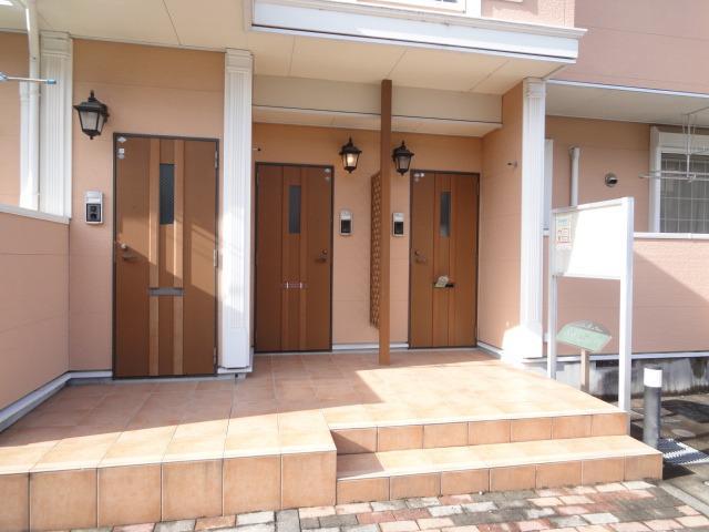 16/23 エントランス