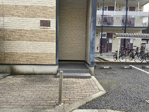 13/18 エントランス