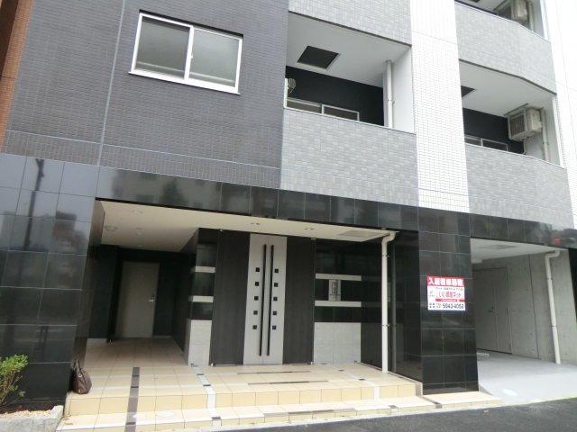 22/28 エントランス