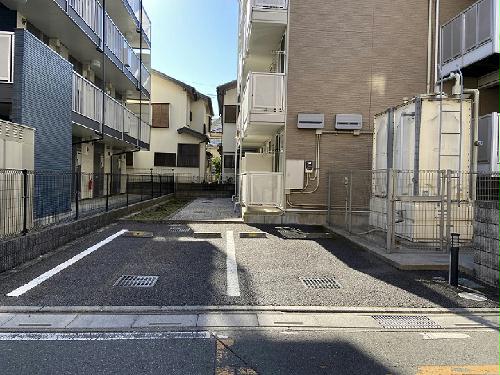14/17 駐車場
