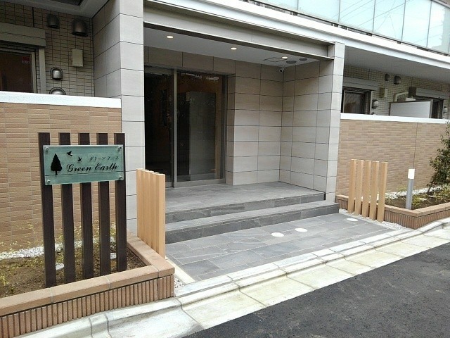 14/18 エントランス