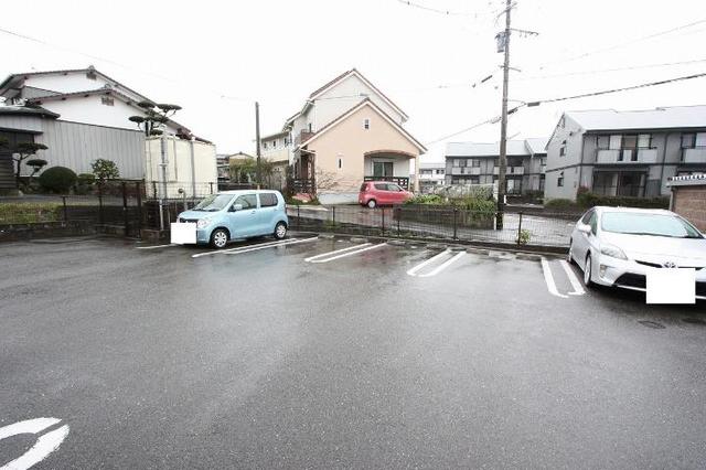13/20 駐車場