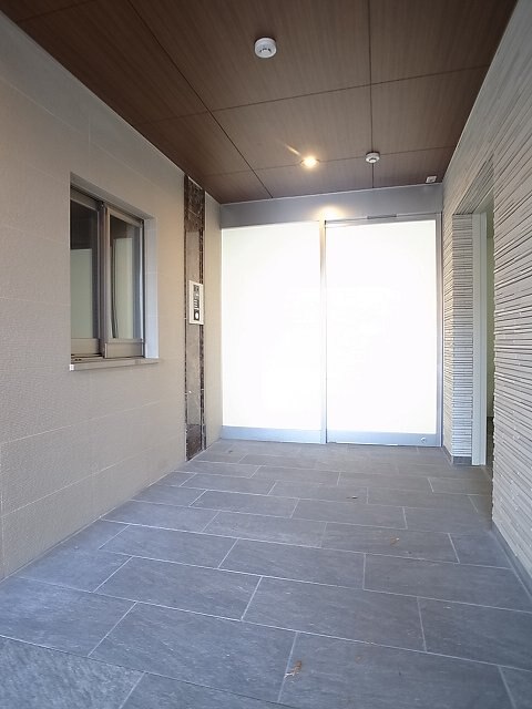 14/20 エントランス