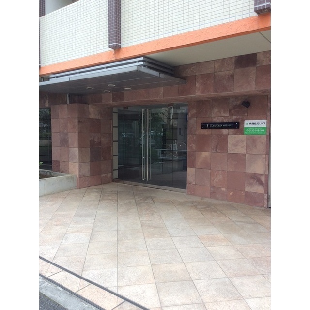 22/26 エントランス