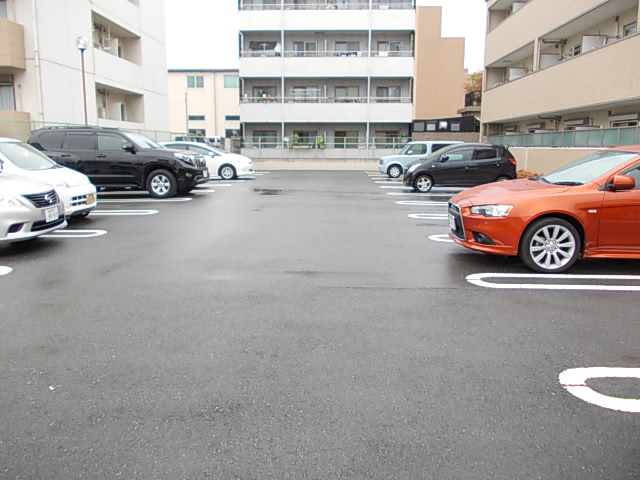 22/28 駐車場