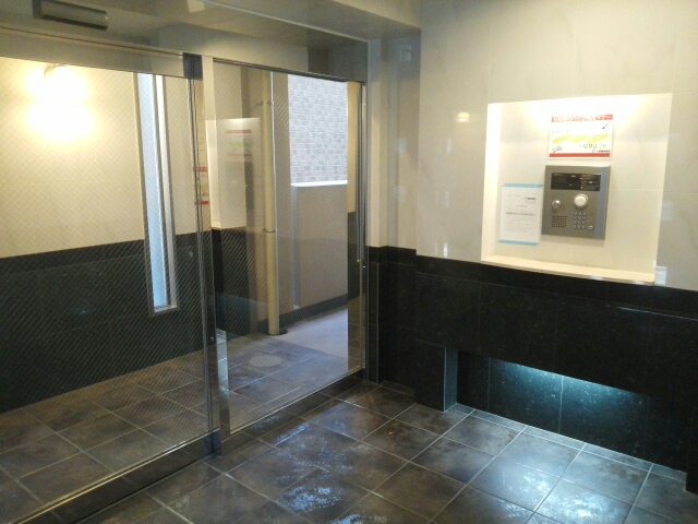 14/20 エントランス