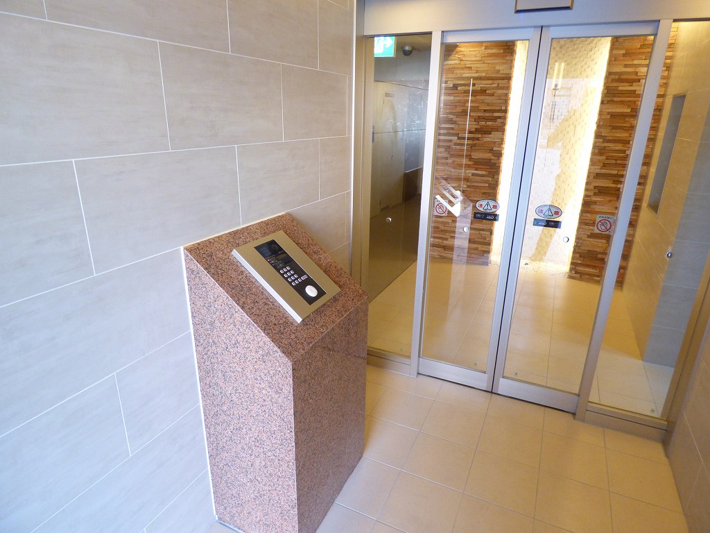 14/20 エントランス