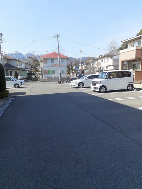 16/23 駐車場