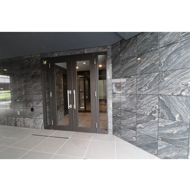 18/22 エントランス