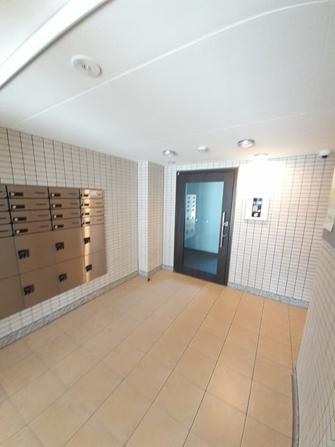 18/27 エントランス