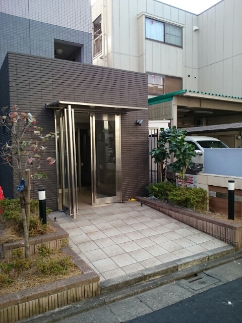 22/30 エントランス