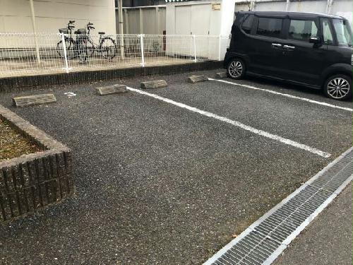 14/14 駐車場