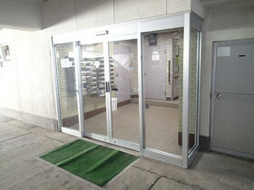 14/15 エントランス