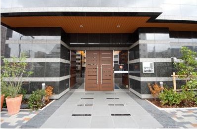 23/30 エントランス