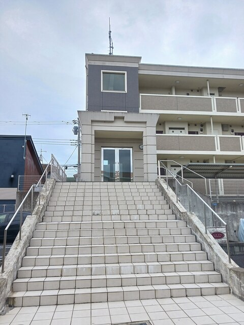 22/27 エントランス