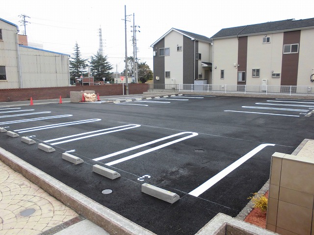 27/30 駐車場