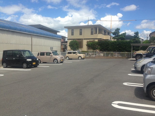 22/28 駐車場